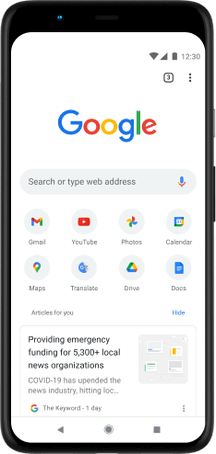 Telèfon Pixel 4 XL amb la barra de cerca de Google.com, les aplicacions preferides i els articles suggerits a la pantalla.