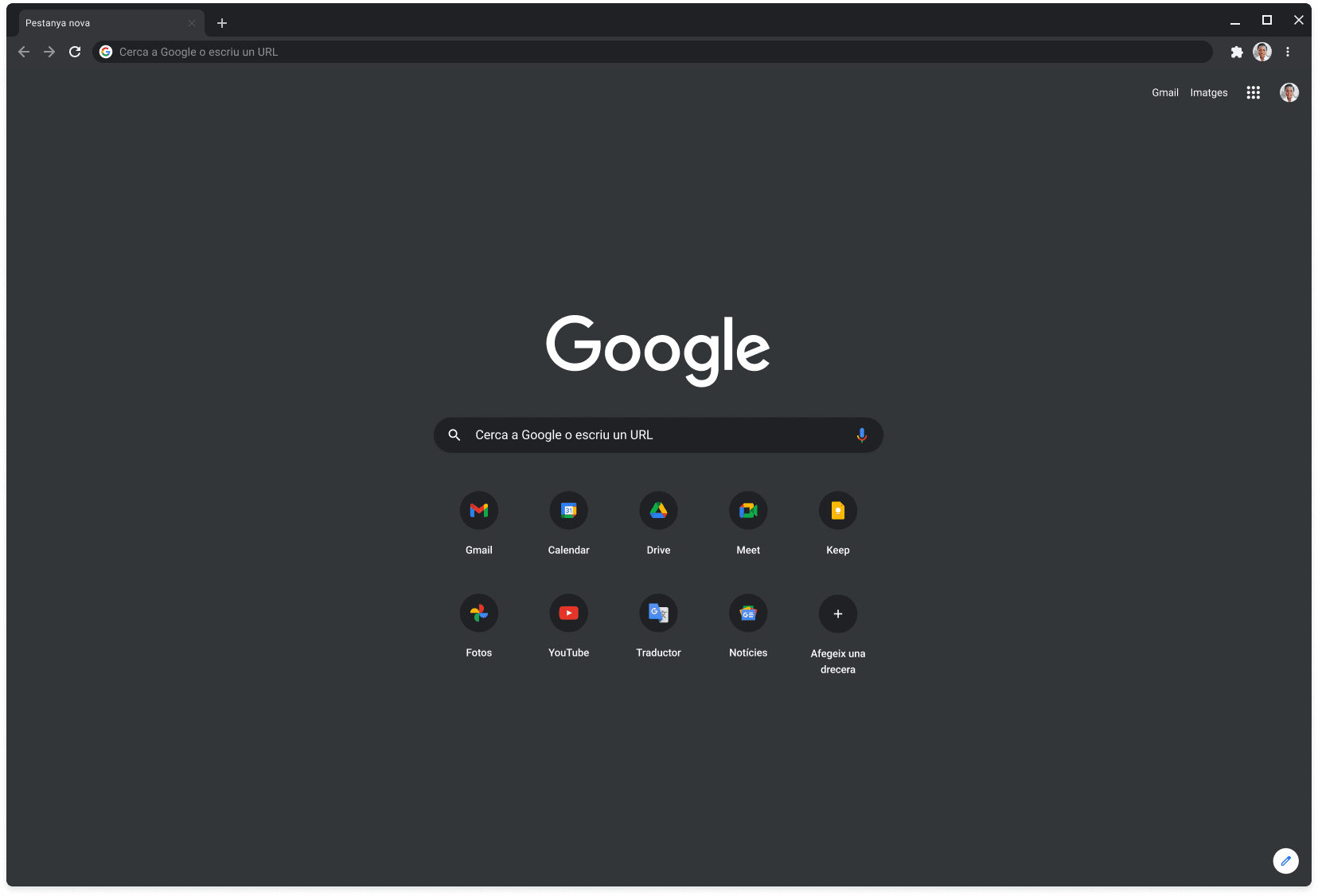 Finestra del navegador Chrome en mode fosc que mostra Google.com.